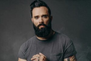 Un métalleux dit que sa mère « folle de Jésus » pensait que le Rock était « le plus grand outil du diable »