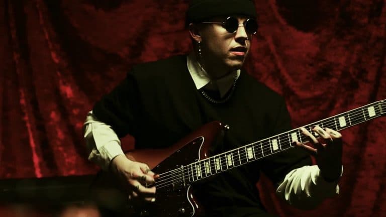 Regardez les guitaristes de Loathe jouer Broken Vision Rhythm !