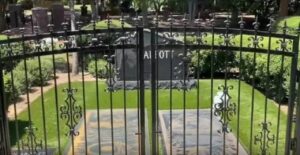 Une clôture protectrice érigée autour des tombes des légendes de Pantera, Dimebag et Vinnie Paul