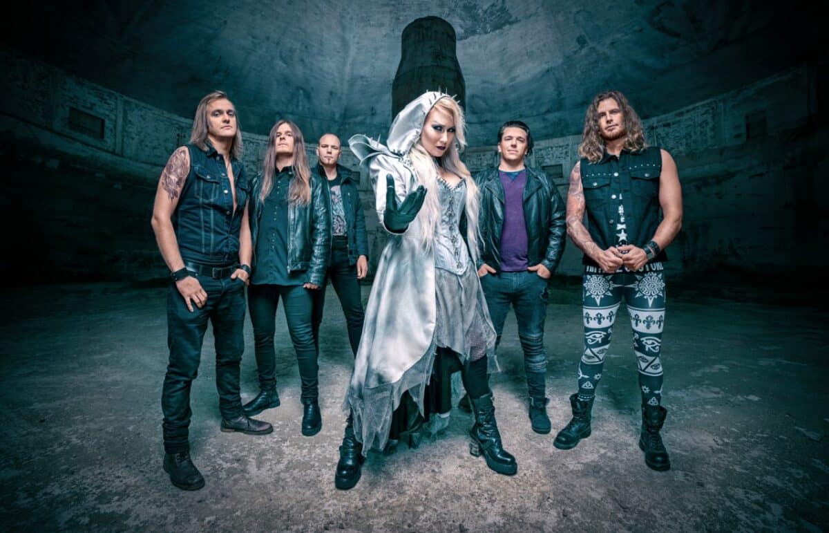 Battle Beast signe à nouveau avec Nuclear Blast ; la chanteuse Noora Louhimo va sortir un album solo en mars