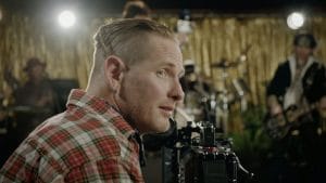 Corey Taylor recrute des copains acteurs et musiciens pour la vidéo hilarante de Samantha’s Gone