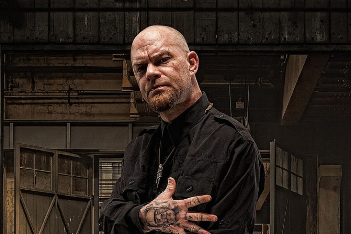 Five Finger Death Punch révèle le clip vidéo de Darkness Settles In !