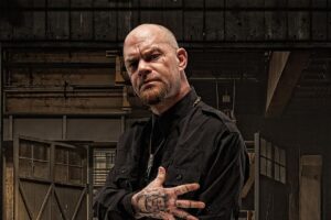 Five Finger Death Punch révèle le clip vidéo de Darkness Settles In !