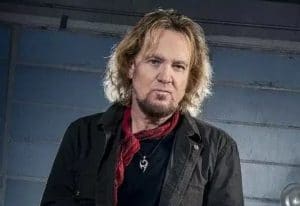 “Je ne sais même pas quoi en penser” : Adrian Smith, guitariste d’Iron Maiden, semble préoccupé par l’intelligence artificielle