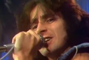AC/DC : « Nous voulons plaire à tout le monde et devenir millionnaires », révélait Bon Scott en 1976