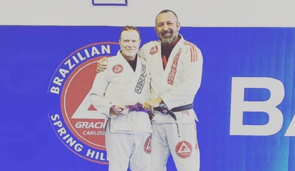 Dave Mustaine de Megadeth reçoit sa ceinture violette de jiu-jitsu à 59 ans
