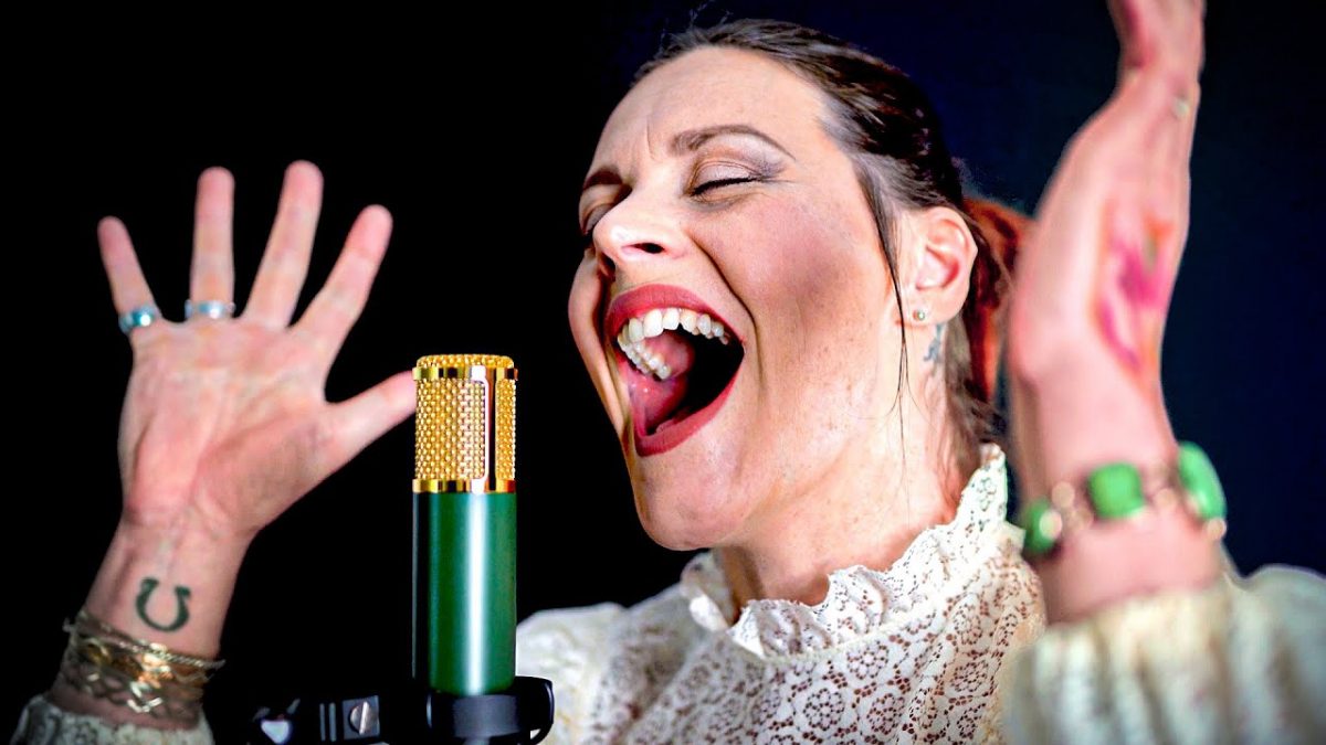 Regardez Floor Jansen de Nightwish reprendre Adagio de Lara Fabian