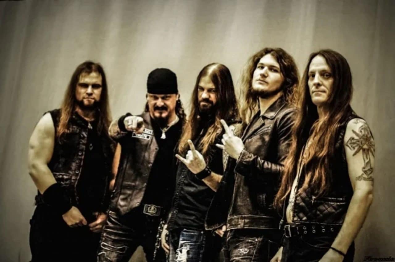 Le chanteur Stu Block et le bassiste Luke Appleton ont officiellement ...