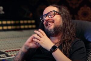 Jonathan Davis de Korn affirme qu&rsquo;il est « heureux que le Nu Metal soit de retour » et nomme son nouveau groupe préféré dans le genre