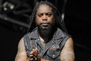 Lajon Witherspoon de Sevendust sort une reprise bluesy de Jacob Banks
