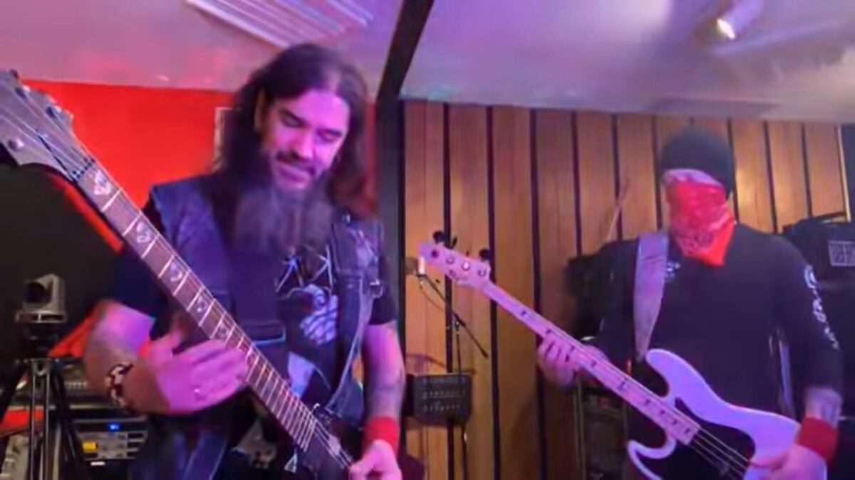 Regardez Robb Flynn et Jared MacEachern, de Machine Head, reprendre Nothing Else Matters de Metallica