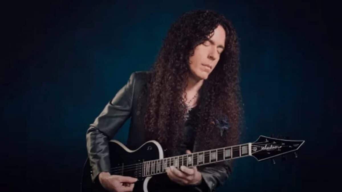 Marty Friedman plaide pour une « mort lente et douloureuse » du solo de guitare traditionnel : « Tous ces trucs de huit mesures et de tapping doivent disparaître »