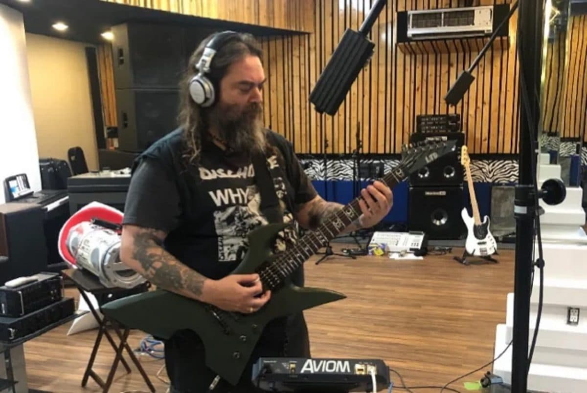 Max Cavalera (Soulfly, etc.) explique pourquoi certaines de ses guitares n’ont que quatre cordes