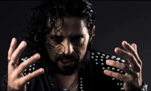 Le chanteur de Rainbow, Ronnie Romero, déclare qu&rsquo;il serait « vraiment difficile » pour lui de ne faire partie que d&rsquo;un seul groupe