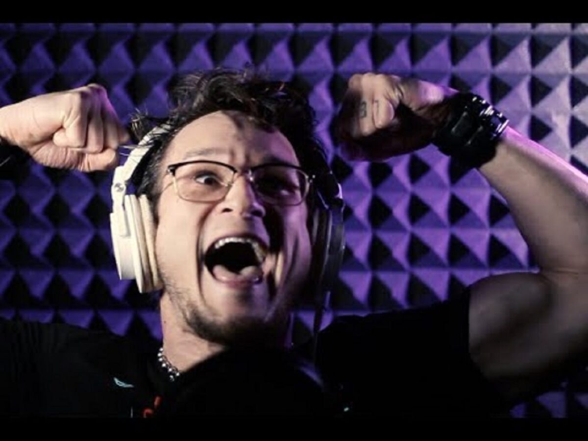 Regardez Justin Bonitz de Tallah chanter L.E.D. en une seule prise !