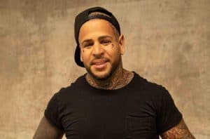 Tommy Vext (ex-Bad Wolves) sur l’investiture de Joe Biden : “Mes chers compatriotes américains, ne soyez pas des chochottes”