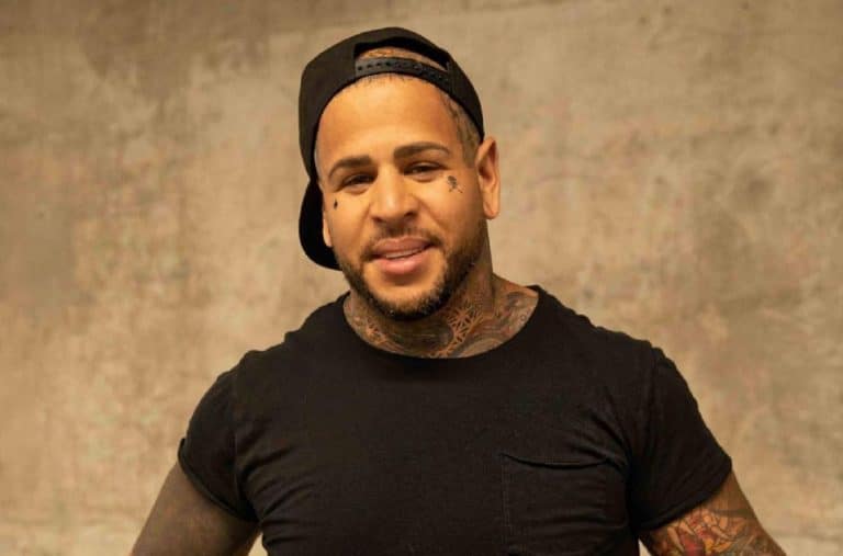 Tommy Vext (ex-Bad Wolves) sur l’investiture de Joe Biden : “Mes chers compatriotes américains, ne soyez pas des chochottes”