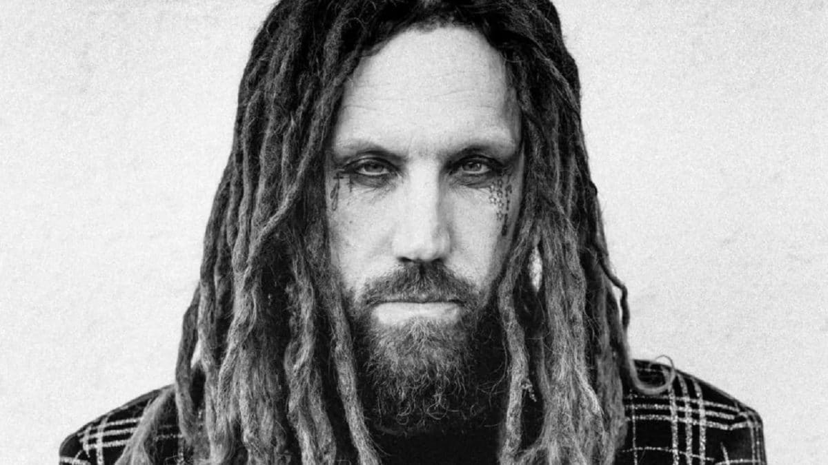 “J’ai dû réapprendre à être une rock star de manière saine” : Brian “Head” Welch évoque son retour au sein de Korn en 2013