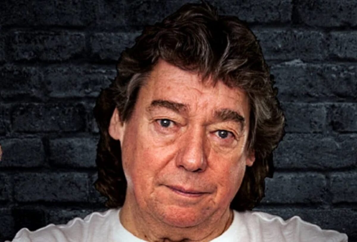 L&rsquo;ancien guitariste de Iron Maiden, Dennis Stratton, encourage les fans à ignorer Bruce Dickinson et à voter pour le groupe au Rock And Roll Hall Of Fame