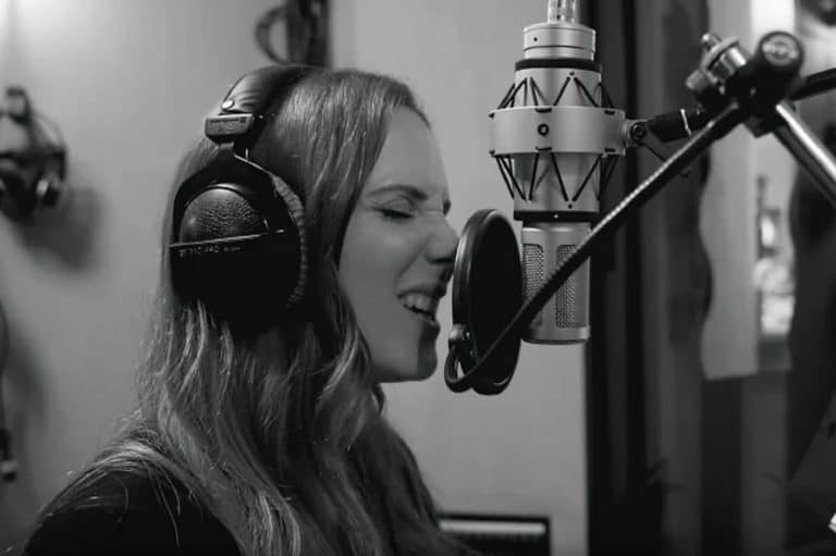 Epica publie une version acoustique de la chanson Omega