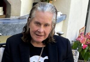 Ozzy Osbourne prévoit de se faire vacciner contre le coronavirus : « Si je ne me fais pas vacciner, il y a de fortes chances que je ne tienne pas le coup »