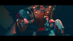 Robert Trujillo de Metallica et Les Claypool de Primus s&rsquo;affrontent dans une « bataille de basse » style western