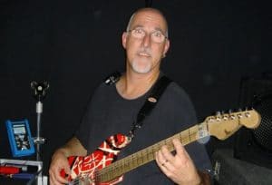 Le technicien de guitare de longue date d’Eddie Van Halen pourrait perdre sa maison