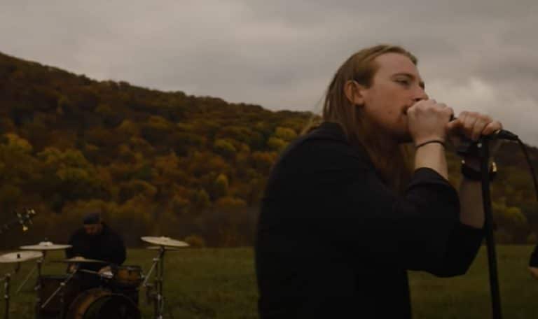 Currents sort un clip vidéo pour Kill The Ache