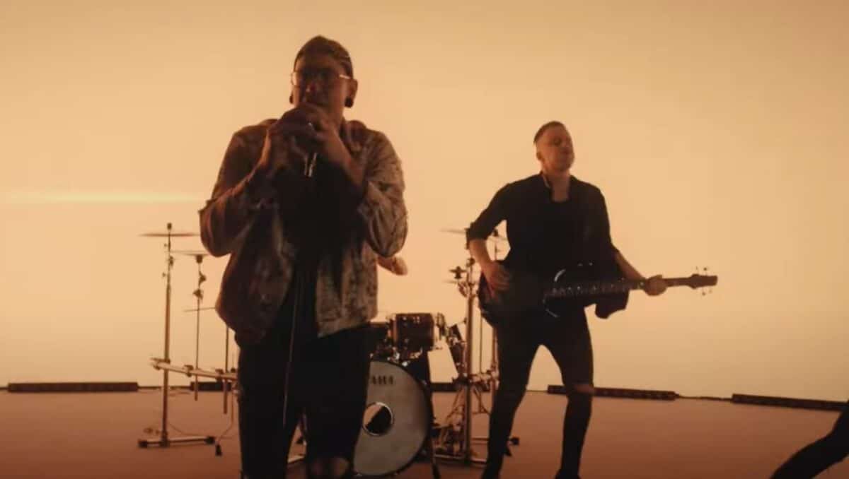 Regardez le clip vidéo de Dreamshade pour Safe Harbour