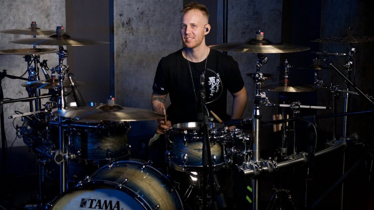 Regardez le batteur de Dreamshade jouer Shanghai Nights !