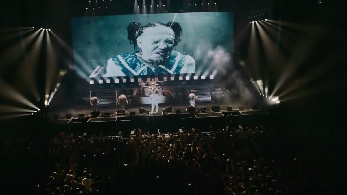 Lindemann (avec Till Lindemann de Rammstein) publie une vidéo live de Allesfresser, tirée de son prochain Blu-ray