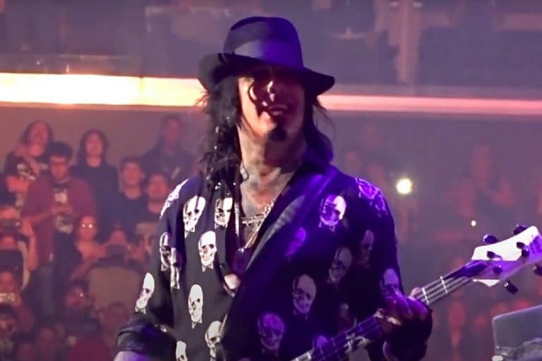 Nikki Sixx, de Mötley Crüe, affirme que la chemise à 20 000 dollars listée sur eBay n’est pas la sienne