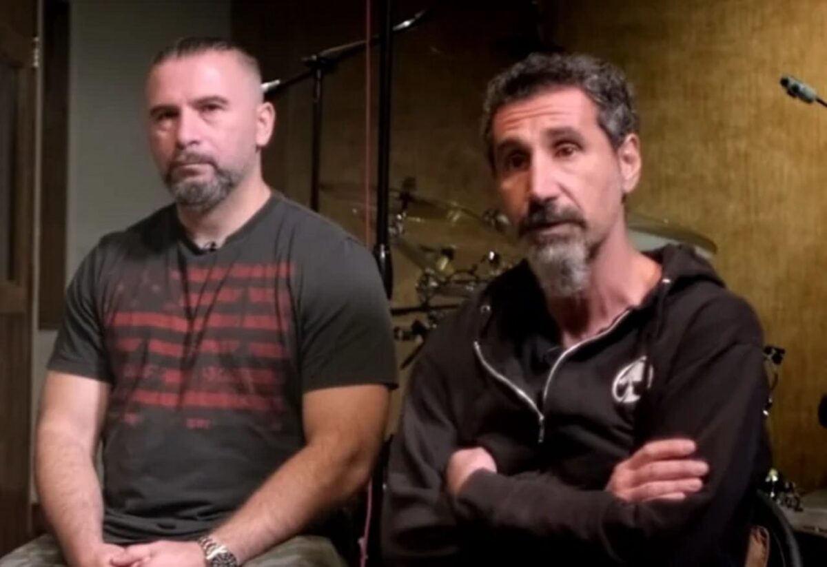 John Dolmayan dit que Serj Tankian freine System Of A Down : « Nous avons perdu 15 ans de notre vie à attendre »