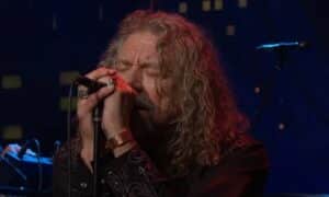 La récente performance Stairway To Heaven par Robert Plant (Led Zeppelin) a apparemment été motivée par un don substantiel