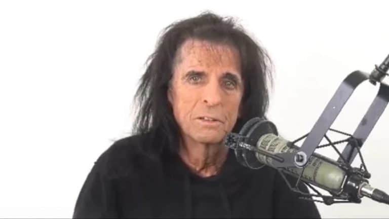Alice Cooper a eu des frissons pendant environ 2 heures après avoir reçu sa deuxième dose du vaccin contre le coronavirus