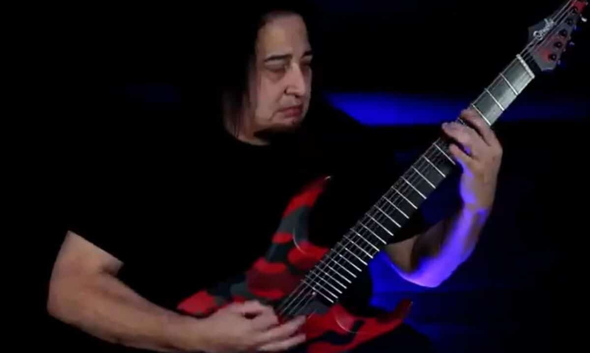 Le guitariste de Fear Factory parle de l&rsquo;addiction au téléphone : « Les gens sont obsédés par ces appareils »
