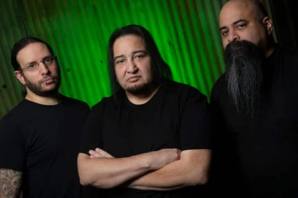 Dino Cazares, de Fear Factory, explique pourquoi il n&rsquo;a pas encore révélé l&rsquo;identité du nouveau chanteur du groupe