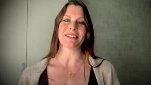 Floor Jansen de Nightwish « va beaucoup mieux », deux semaines après avoir subi une opération d&rsquo;ablation de la vésicule biliaire