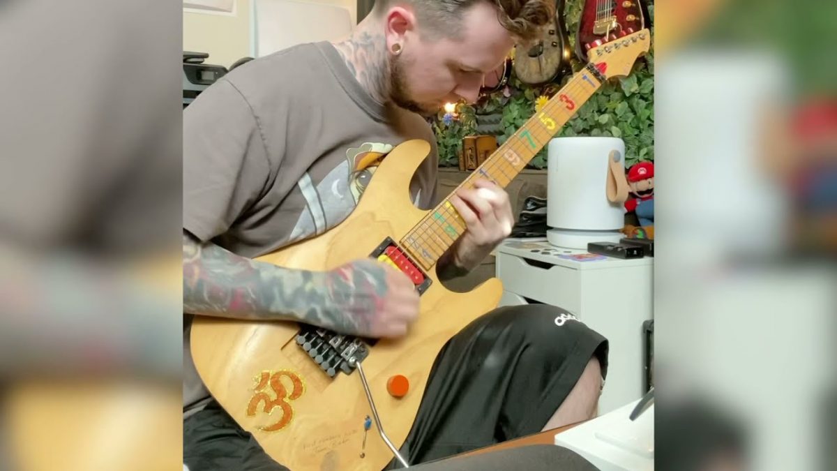 Regardez Jason Richardson jouer des arpèges de folie afin de récolter des fonds pour Jason Becker !