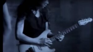 Metallica : La guitare dédicacée de Kirk Hammett, tirée de la vidéo de One, s&rsquo;est vendue pour 112 500 $