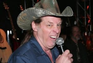 Ted Nugent dit qu’il n’a jamais été un négationniste du coronavirus, et tente d’expliquer son idiotie du Covid-1 à 18