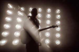 Misha Mansoor de Periphery présente la première chanson de son premier album solo sous le nom de Bulb