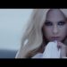 Avril Lavigne tease une collaboration avec Machine Gun Kelly dans de nouvelles photos en studio