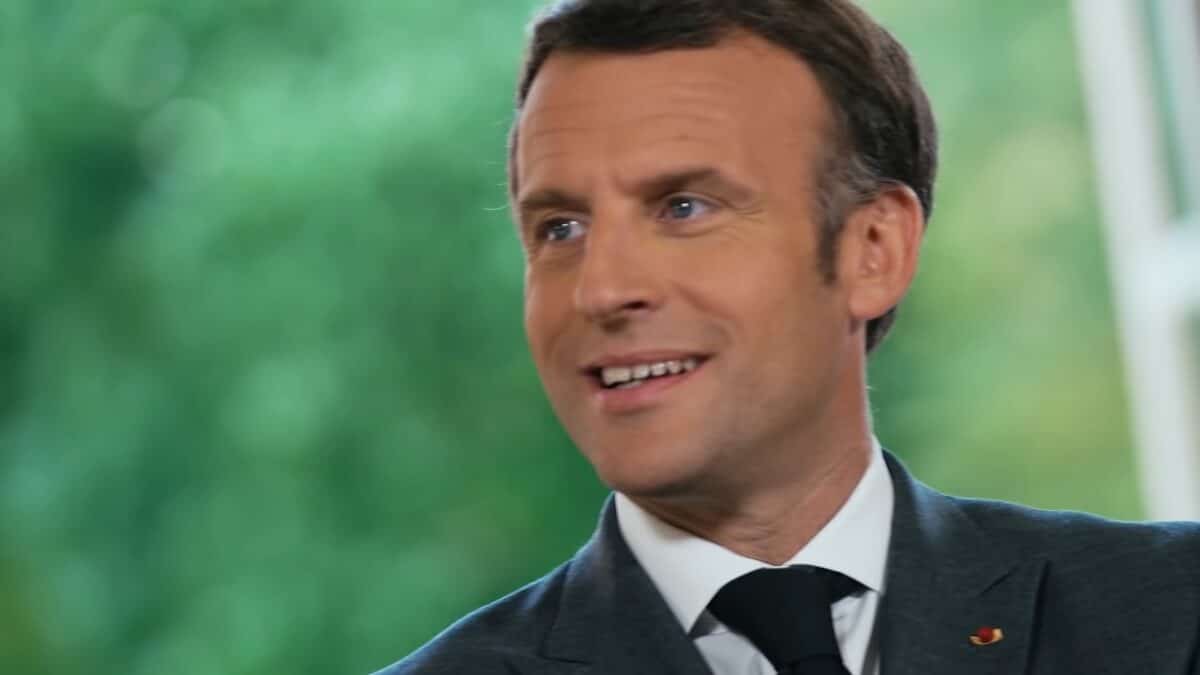 Le président Emmanuel Macron assiste à un concert de Ultra Vomit à l&rsquo;Elysée