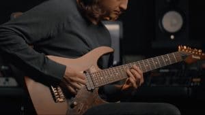 Erra : Regardez Jesse Cash jouer House Of Glass