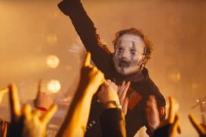 Corey Taylor n’a plus que trois chansons à enregistrer pour le nouvel album de Slipknot : “Il y a des trucs vraiment sombres et lourds dessus”