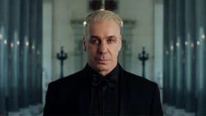 Till Lindemann de Rammstein va sortir un single solo intitulé Ich Hasse Kinder (« Je déteste les enfants »)