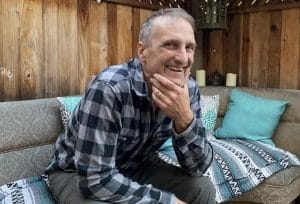Tom Hunting, de Exodus : « Il est présomptueux de dire que je suis &lsquo;libéré du cancer&rsquo; à ce stade »