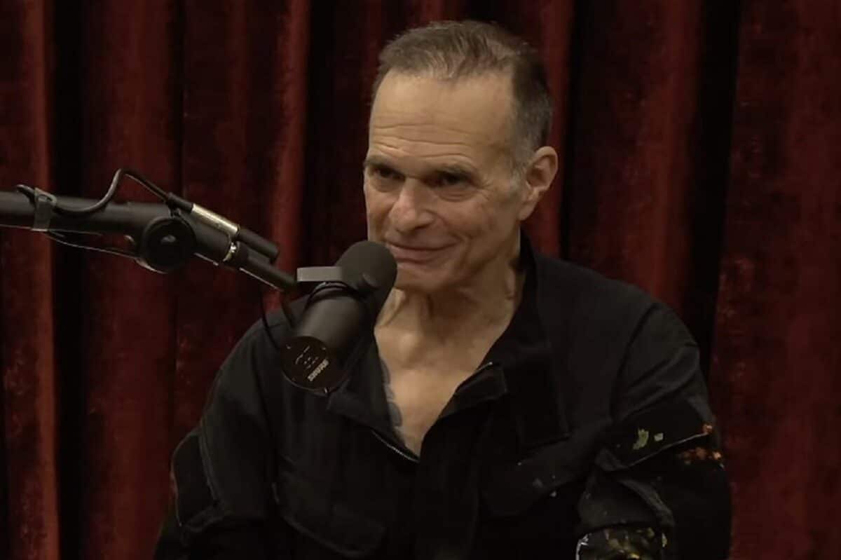 David Lee Roth explique pourquoi il est « énervé à propos de tout »