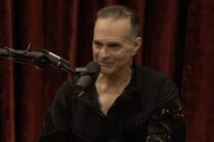 David Lee Roth explique pourquoi il est “énervé à propos de tout”